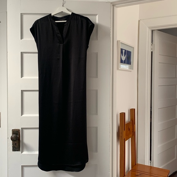 Black silk-like oriental-style dress. Banana Republic. - Picture 2 of 5